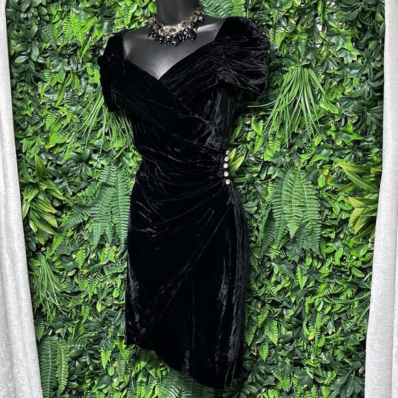 VINTAGE‎ BARI JAY Dress Women 8 Black Off Shoulder Velvet Pleated Ruched 2622 - Picture 1 of 8